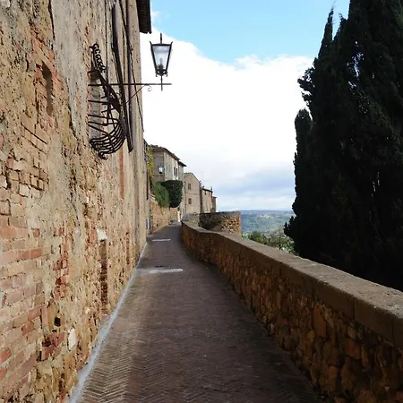 Rossellino 3* ピエンツァ